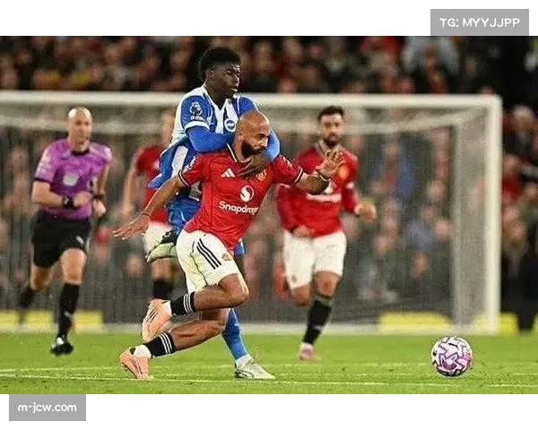 曼联右路崩盘，姆伯莫与阿马德缺阵致攻防失衡