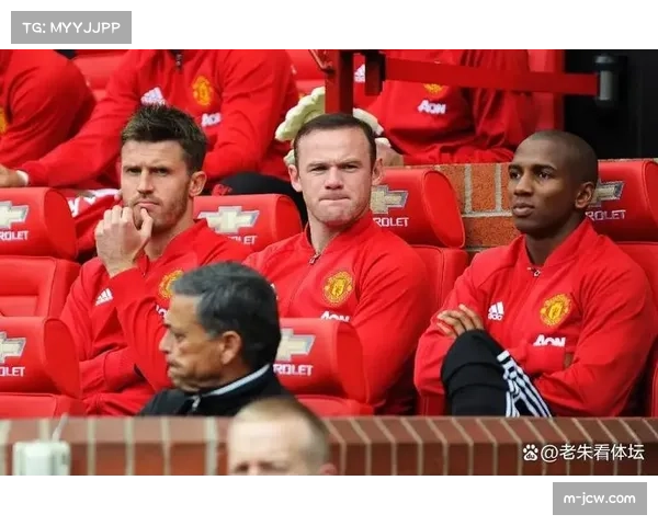 卡里克场边激情指挥，曼联新帅首秀即赢德比